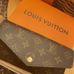 Sarah Wallet Monogram